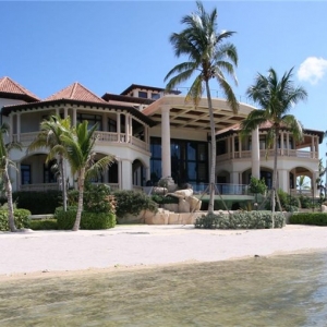 Castillo Varibe - Cayman Islands